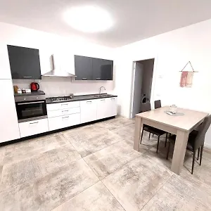 https://apt-sweet.hotelinveneto.com