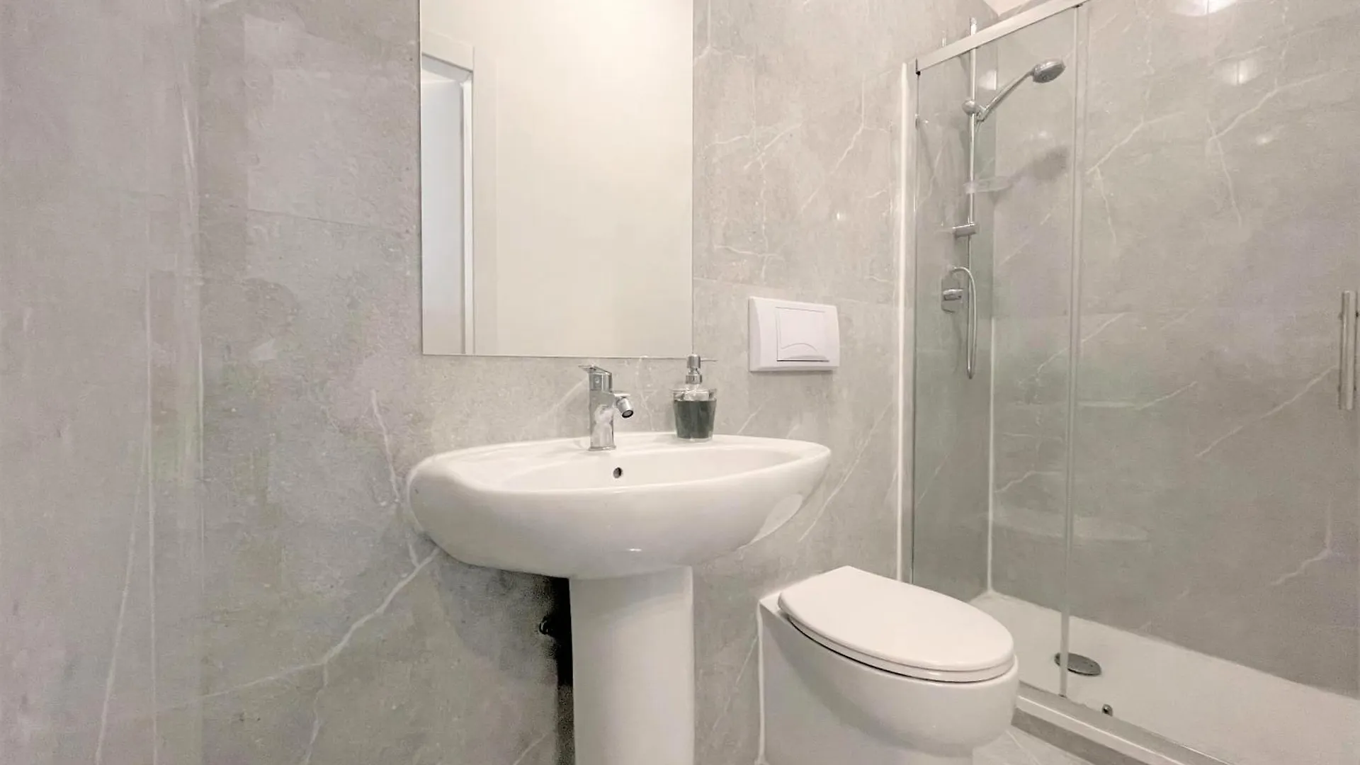 Apartment Airport Suites - 3 Pisa